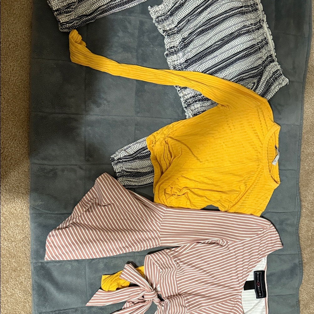 Lot of 3 tops!